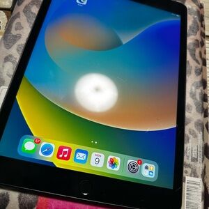 Apple iPad Black with Home Button and Black Bezel